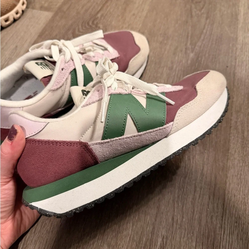 New Balance 237 Women’s 8 - Picture 3 of 7